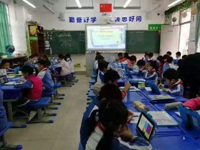 教育融合人工智能 精英汇聚智慧校园——2017全国中小学校长秋季论坛在深圳举行